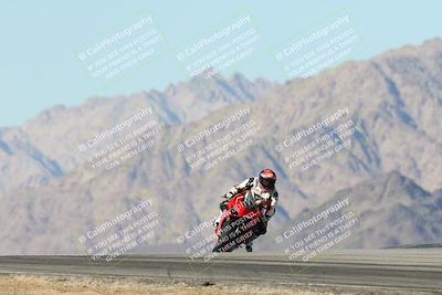 media/Dec-01-2025-Moto Forza (Mon) [[2daa91e15f]]/3-Beginner Group/Session 4 Turn 9/